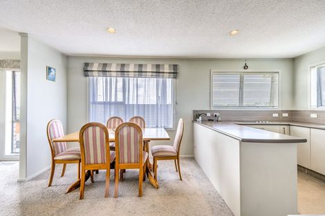 Photo of property in 12 Salmond Place, Dinsdale, Hamilton, 3204