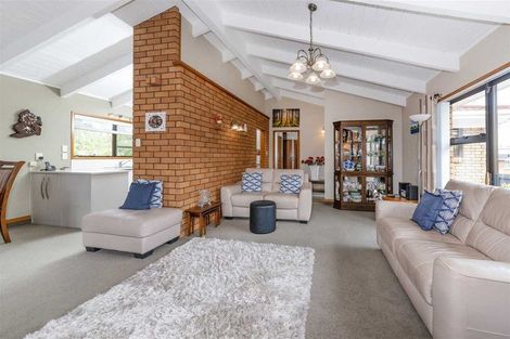 Photo of property in 208 Edmonton Road, Te Atatu South, Auckland, 0610