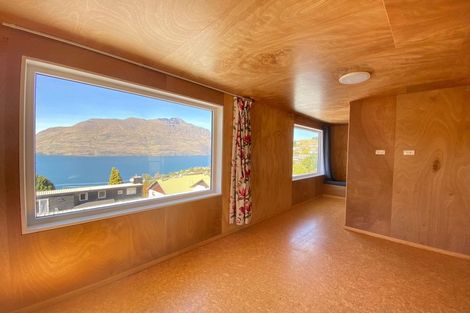 Photo of property in 9 Cameron Place, Fernhill, Queenstown, 9300