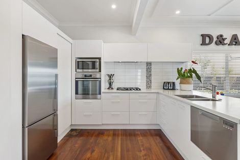 Photo of property in 45 Kiwi Esplanade, Mangere Bridge, Auckland, 2022