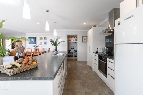 Photo of property in 205 Welcome Bay Road, Welcome Bay, Tauranga, 3112