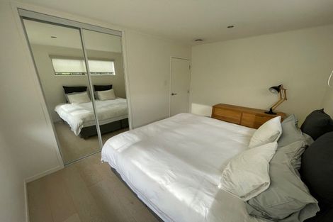 Photo of property in 2 Trias Road, Totara Vale, Auckland, 0629