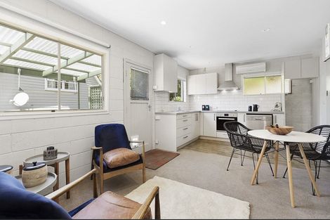 Photo of property in 18 Southern Cross Crescent, Island Bay, Wellington, 6023