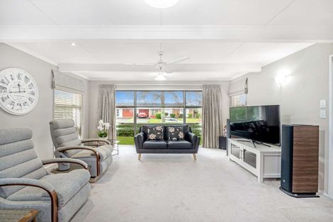 Photo of property in 2 Langley Avenue, Milson, Palmerston North, 4414