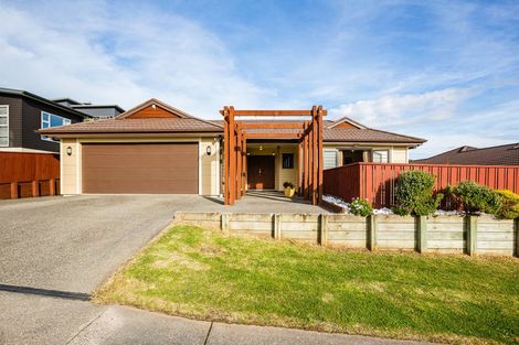 Photo of property in 16 Frances Brown Avenue, Aotea, Porirua, 5024