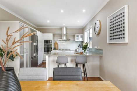 Photo of property in 42 Laurel Oak Drive, Schnapper Rock, Auckland, 0632