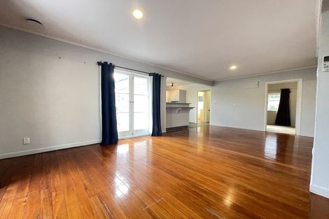 Photo of property in 42 Lyons Avenue, Murrays Bay, Auckland, 0630