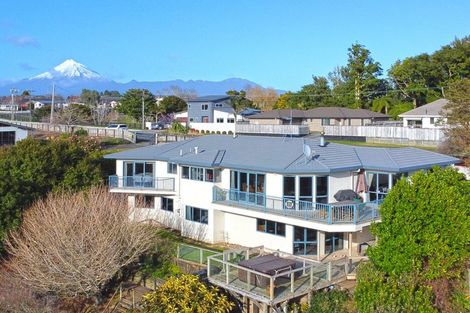 Photo of property in 397 Mangorei Road, Merrilands, New Plymouth, 4312