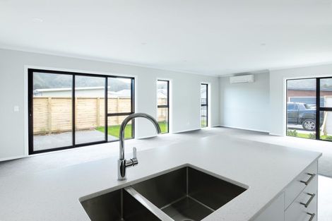 Photo of property in 27 Te Ara O Roimata, Wainuiomata, Lower Hutt, 5014