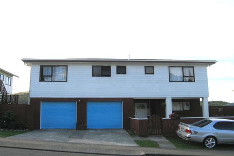 Photo of property in 18 Fernhaven Grove, Newlands, Wellington, 6037