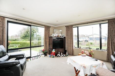 Photo of property in 18 Mauchline Street, Wallacetown, 9816