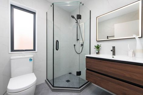 Photo of property in 30 Taipahitini Road, Rosehill, 2113