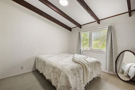 Photo of property in 2/52 Saddleback Rise, Murrays Bay, Auckland, 0630