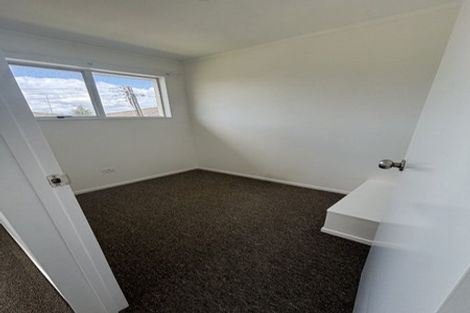 Photo of property in 1/79 West Coast Road, Glen Eden, Auckland, 0602