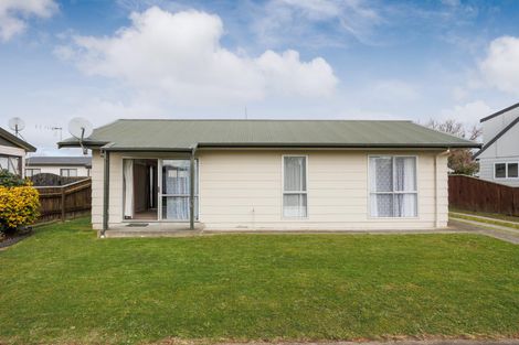 Photo of property in 15 Leander Place, Milson, Palmerston North, 4414