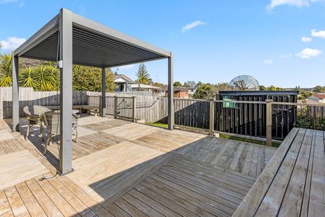 Photo of property in 2 Anna Lane, Glen Eden, Auckland, 0602