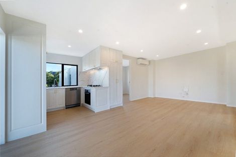 Photo of property in 9 Lomond Street, Newlands, Wellington, 6037