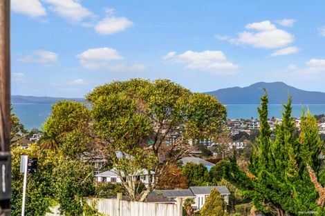Photo of property in 5/145 Carlisle Road, Northcross, Auckland, 0632