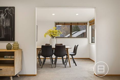 Photo of property in 20 Daveys Place, Arrowtown, 9302