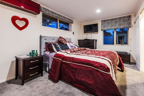 Photo of property in 14 Norman Close, The Gardens, Auckland, 2105