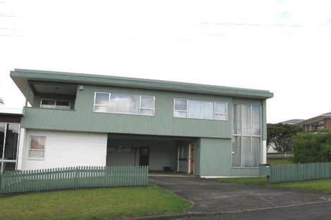 Photo of property in 1/2 Hillary Heights Avenue, Glendene, Auckland, 0602