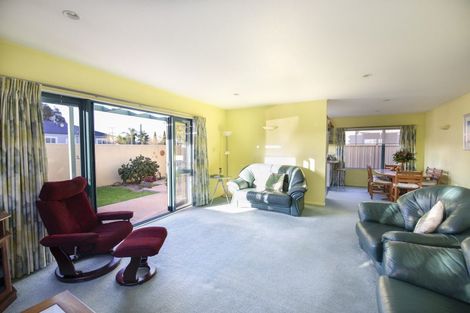 Photo of property in 2a Cambridge Terrace, Taradale, Napier, 4112