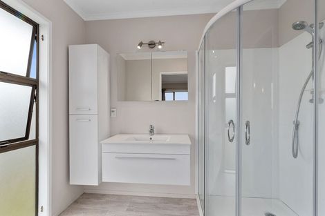 Photo of property in 16 Sumich Place, West Harbour, Auckland, 0618