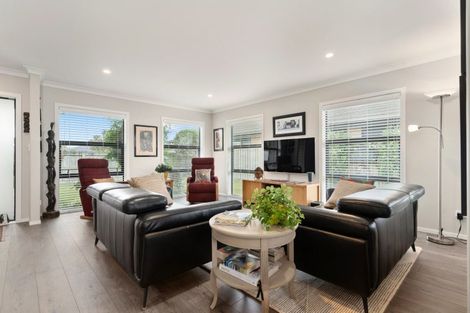 Photo of property in 8 Austin Reid Avenue, Carterton, 5713