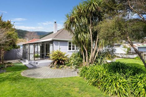 Photo of property in 27 Oxford Street, Picton, 7220