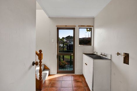 Photo of property in 27 Tiverton Crescent, Whalers Gate, New Plymouth, 4310