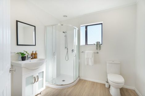 Photo of property in 43a Sunhaven Drive, Newlands, Wellington, 6037