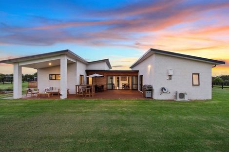 Photo of property in 125 Wharf Road, Clarks Beach, Pukekohe, 2679