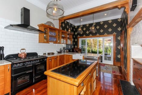 Photo of property in 12 Weymouth Street, New Plymouth, 4310