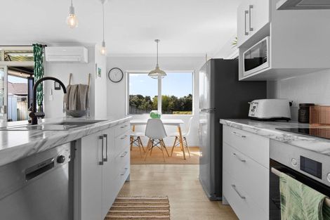 Photo of property in 16 Reel Road, Athenree, Waihi Beach, 3611