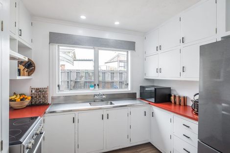 Photo of property in 39 Raumati Road, Raumati Beach, Paraparaumu, 5032