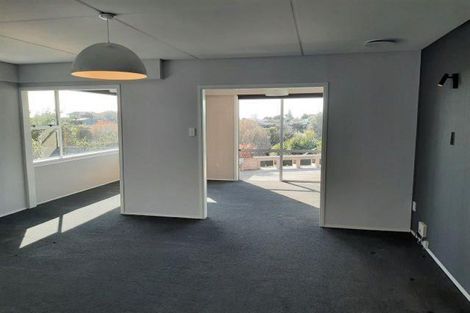 Photo of property in 35 Nevada Drive, Merrilands, New Plymouth, 4312