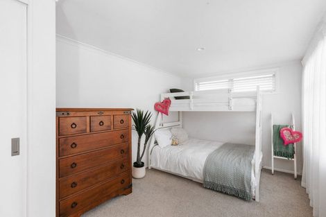 Photo of property in 8 Pitau Road, Mount Maunganui, 3116
