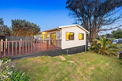 Photo of property in 2/11 Bluewater Place, Wattle Downs, Auckland, 2103