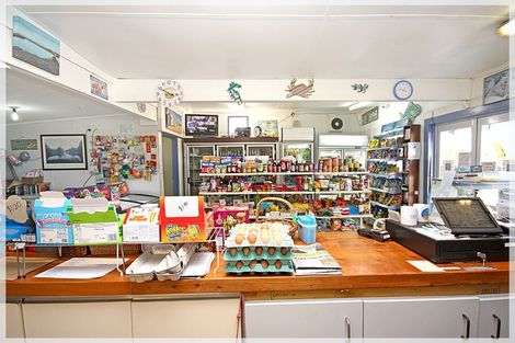 Photo of property in 5 Ripa Street, Tangimoana, 4822