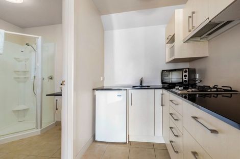 Photo of property in 72 Wynyard Crescent, Fernhill, Queenstown, 9300