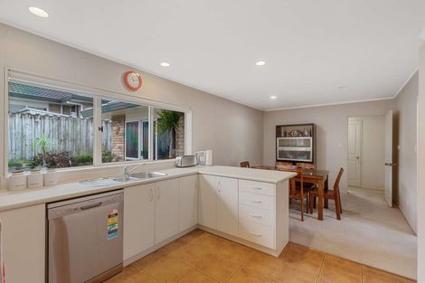Photo of property in 5 Pat O'connor Place, Manurewa, Auckland, 2105