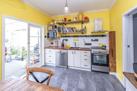 Photo of property in 16 Field Street, Aramoho, Whanganui, 4500