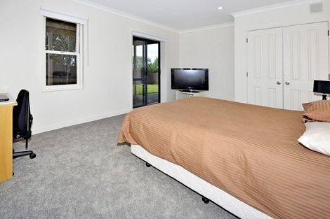 Photo of property in 20 Geoffrey Road, Torbay, Auckland, 0630