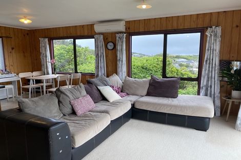 Photo of property in 42a Glanmire Road, Newlands, Wellington, 6037