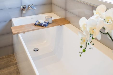 Photo of property in 10 Mediterranean Grove, Fitzherbert, Palmerston North, 4410