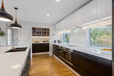 Photo of property in 60 Roberts Road, Matakatia, Whangaparaoa, 0930