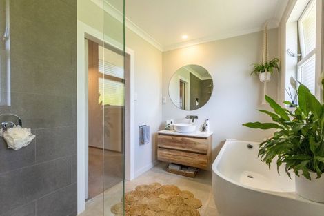 Photo of property in 18 Domain Road, Waipawa, 4210