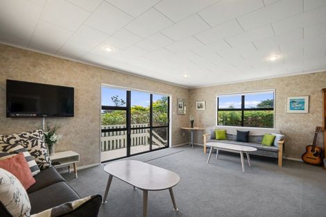 Photo of property in 5 Norna Grove, Waikawa Beach, Manakau, 5573