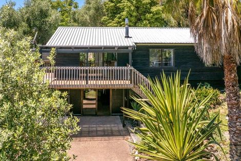 Photo of property in 32 Ocean Road, Surfdale, Waiheke Island, 1081