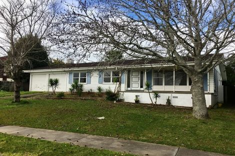 Photo of property in 11 Tupaki Place, Pakuranga Heights, Auckland, 2010